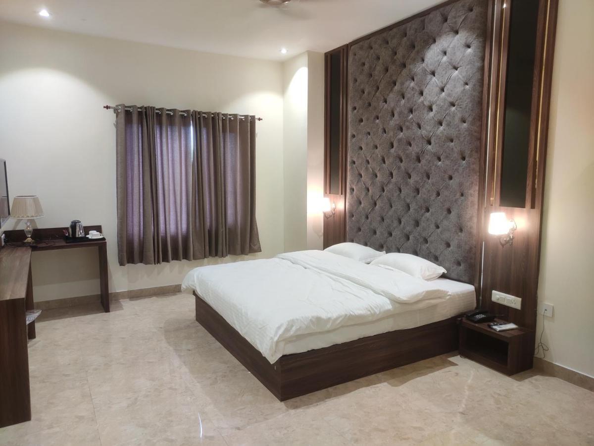 Antares By Rajlaxmi Lucknow Exterior foto