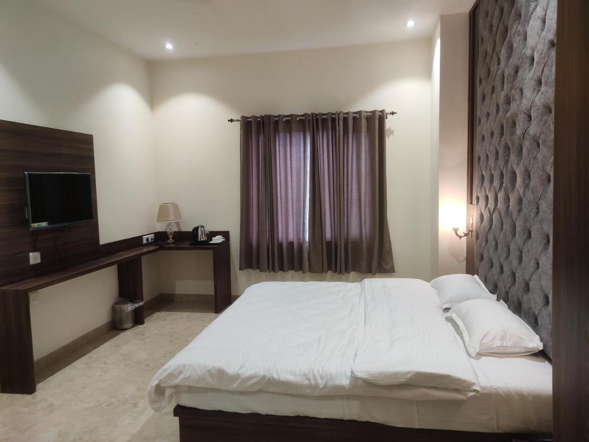 Antares By Rajlaxmi Lucknow Exterior foto